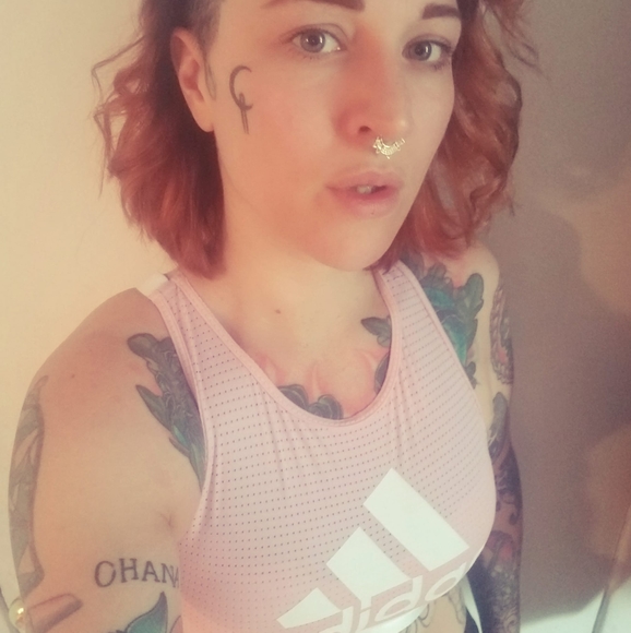 Meet your Posher, Ãmilie - Picture 1 of 1